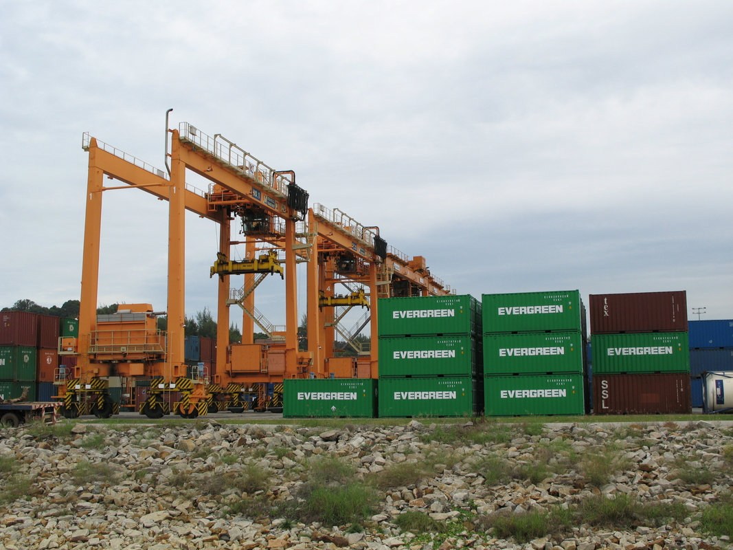 RTG Mobile Gantry Crane Customized Design For Lifting 20ft~40ft Containers In Port