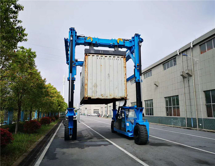 Double Girder Rubber Tired Gantry Crane 20t~50t With Span 5~10m For Lifting Containers At Port