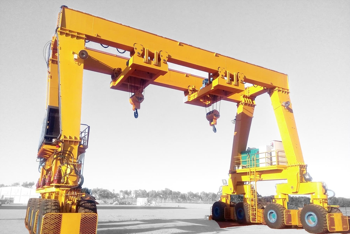 RTG Mobile Gantry Crane 5t~200t Load Capacity Outdoor With Heavy Duty
