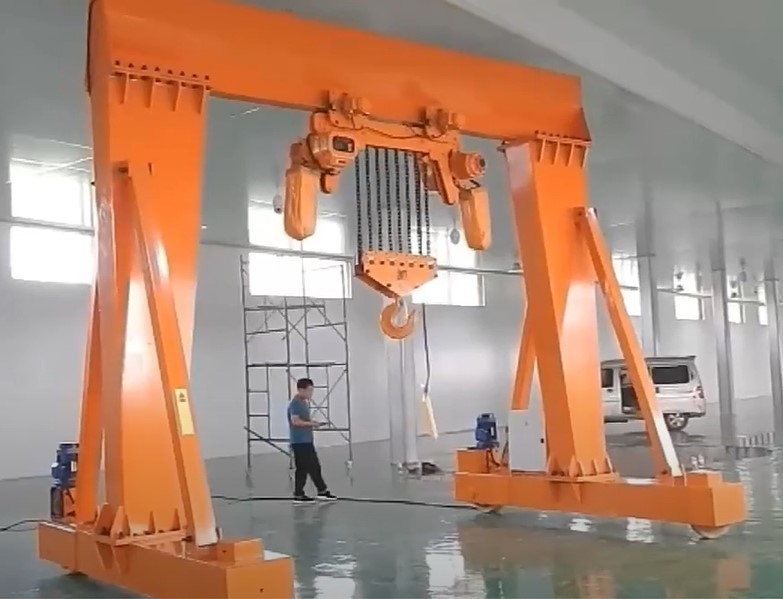 Large Tonnage Mobile Lifting Gantry Crane 2m-10m Span Reinforced Steel Structure