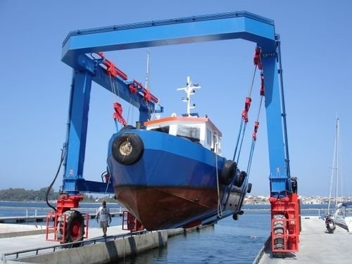 Marine Traveling Lift Mobile Gantry Crane Boat Hoist 50ton