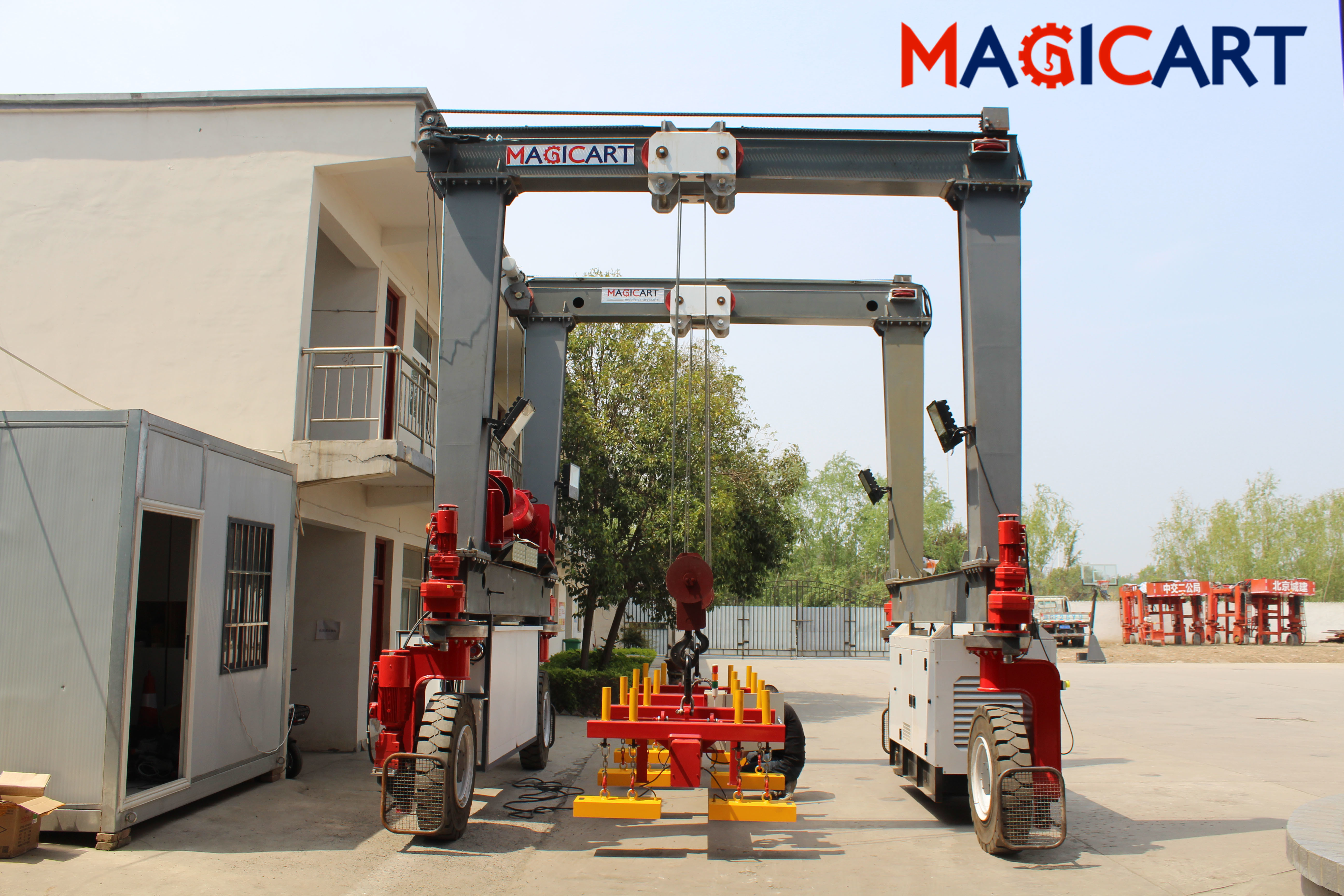 Magnect Sperader Mobile Gantry Crane In Steel Factory