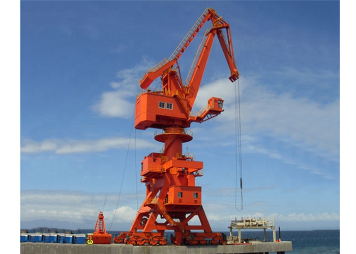 8.5m-30m Working Radius 300t Shipyard Port Cranes Four Link Door Base Boom Lift Crane
