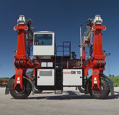 High Capacity Mobile Gantry Cranes Precise Lifting In Shipyard
